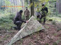 Abenteuer Überleben, Krisenvorsorge, Bushcraft Rhön, Bushcraft und Survivaltraining in Bayern, Survival Hessen, Survivaltraining Thüringen, Wolfszeit Naturkraft, Wolfszeit, Krisenprävention, Wald(hand)werk, Team Survival Training Bushcraft, Survival Magazin, Kommando, Bundeswehr, Einzelkämpfer, KSK, Blackout, Black Out, Stromausfall,